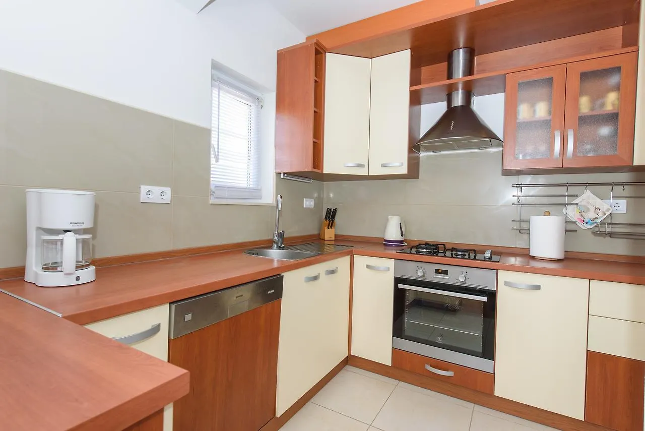 Apartment Drmic Kastela 0*,